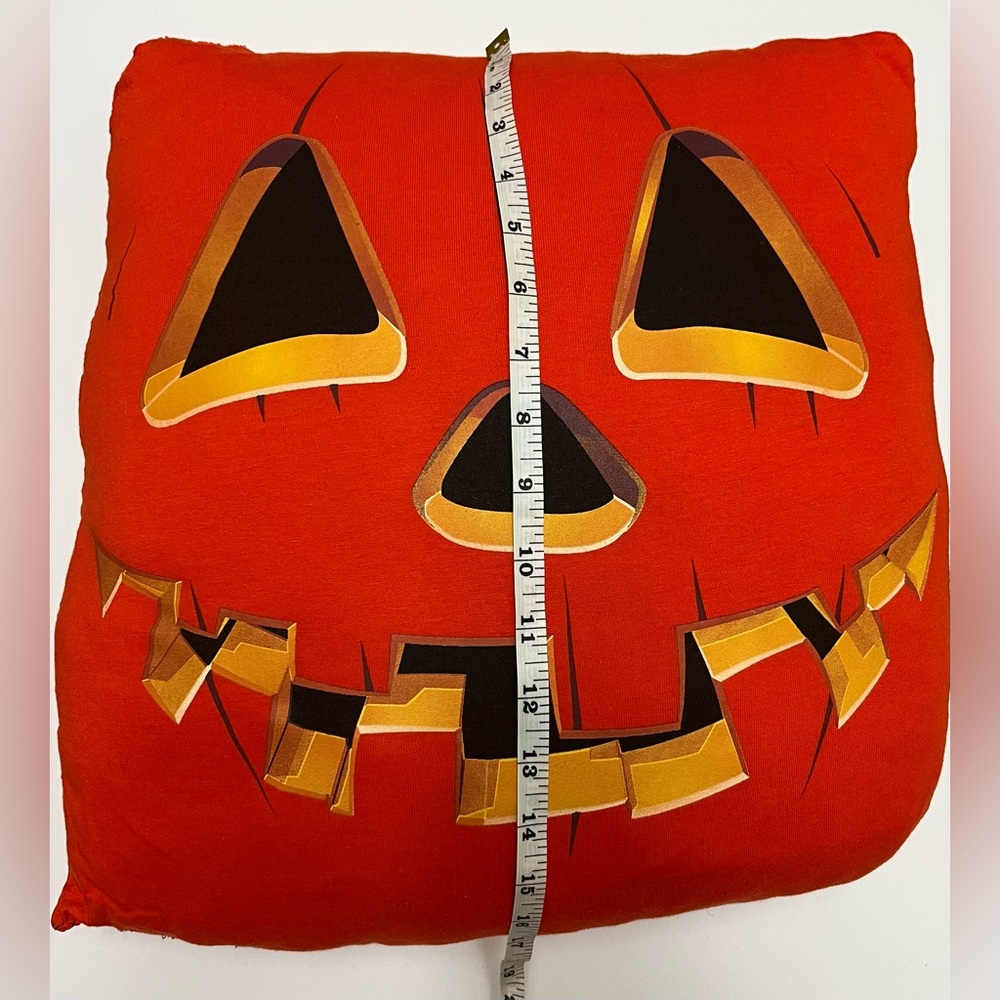 HALLOWEEN 🎃 Spooky Decor Pillow handmade throw pillow approximately 15”*15” - Picture 4 of 8